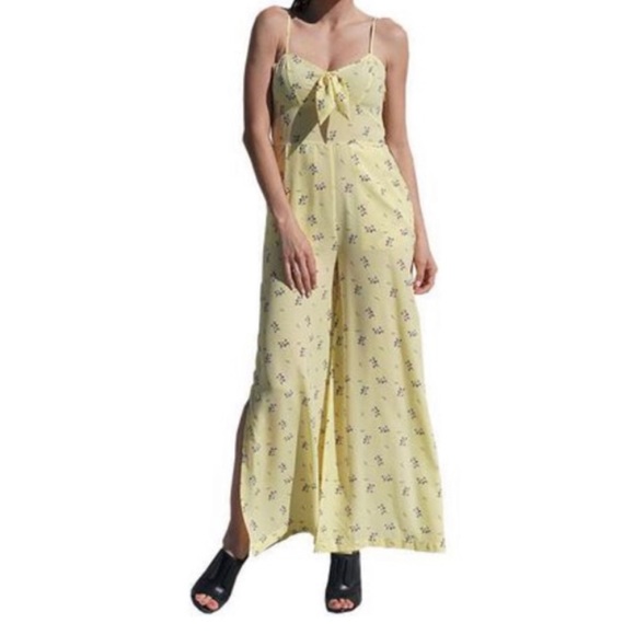 💕Super Cute Pale Yellow Tie Front Jumpsuit💕 - Picture 2 of 10